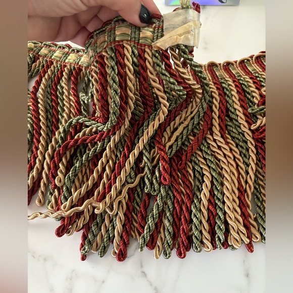 Bouillon fringe red green remnants 64” - Picture 4 of 5